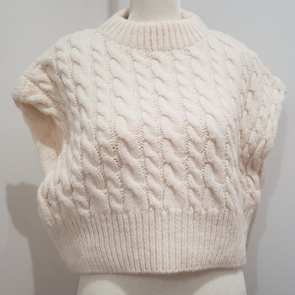 CABLE KNIT VEST - Picture 1 of 4